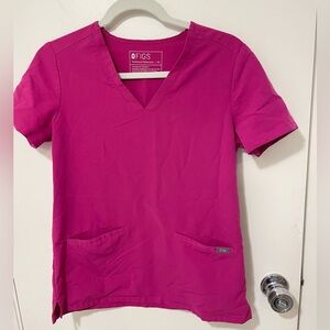 FIGS Size XS bright pink CASMA Pockets Short Sleeve Scrub Top Women’s uniform